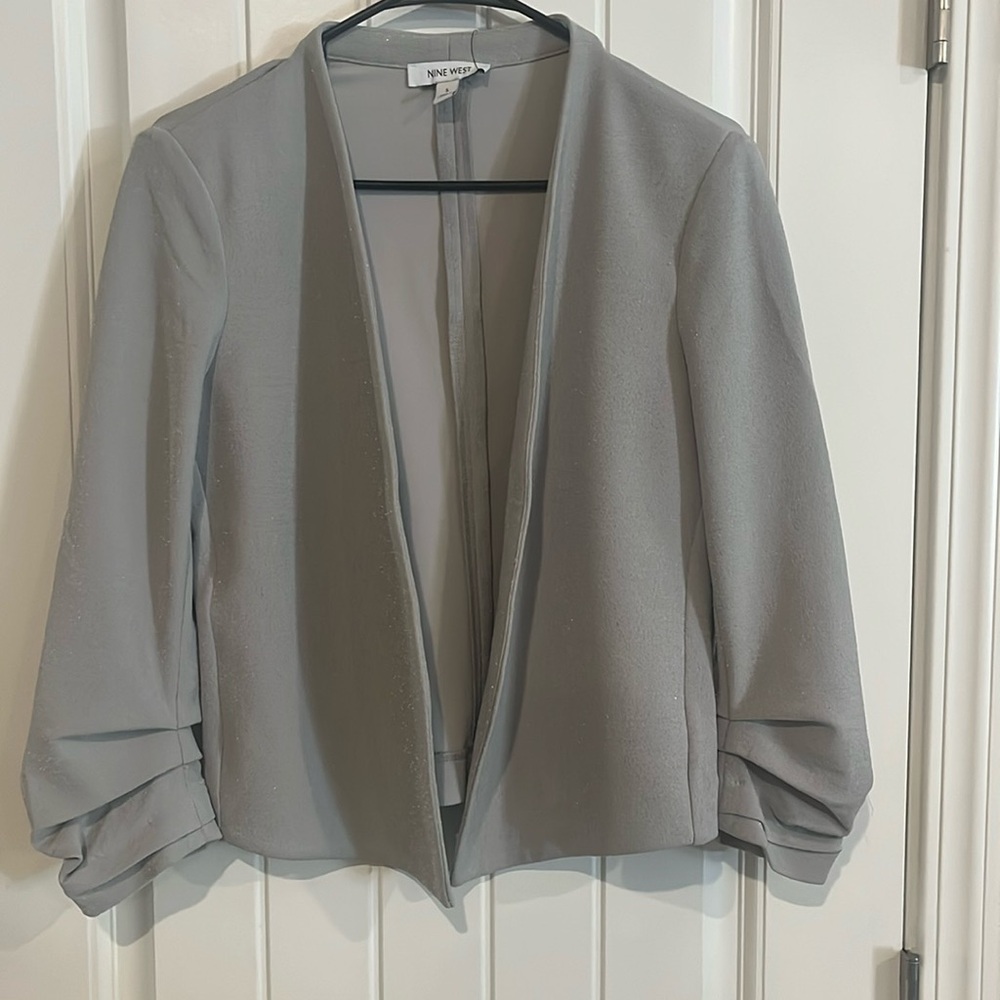 NWT Nine West Sophisticated Silver Shimmer Open Blazer With Detail Sleeves 🩶